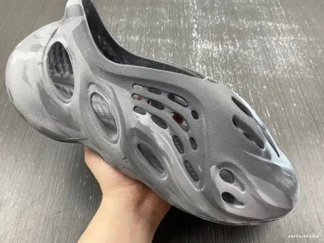 Granite IE4931 MX Foam Yeezy RNR Adidas 0702